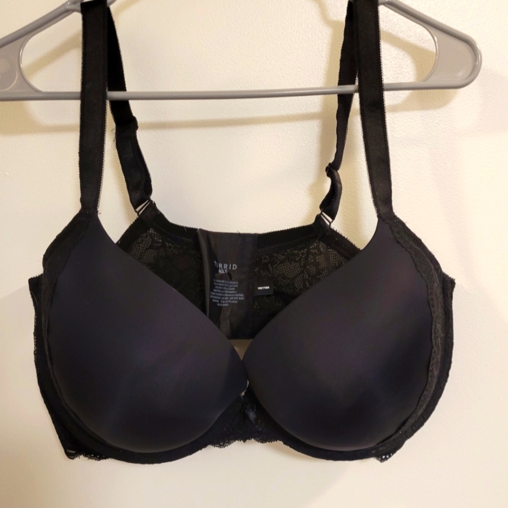 42 F Black Smooth Push Up Plunge Bra from Torrid